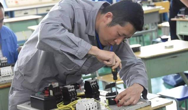 杭州低壓電工證考試時間(2023低壓電工證考試時間)